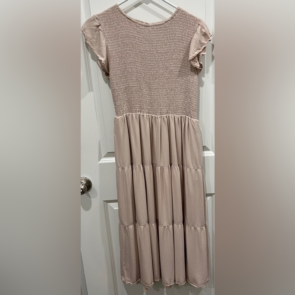 Zesica size large dress. Tan / off white / khaki